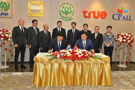 Chen Run’er met with Thai Deputy Prime Minister SomkidJatusripitak and witnessed the signing between HNCA and CP Group，Thai Smile Airways and Nok Airlines